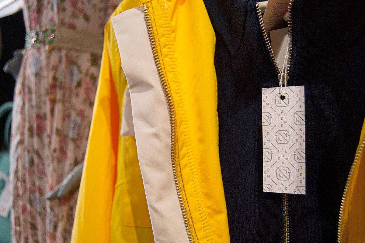 深圳品牌設計  深圳品牌策劃  Supreme服裝品牌形象設計  吊牌設計