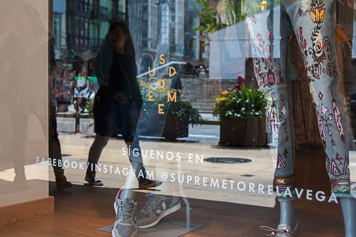 深圳品牌設計  深圳品牌策劃  Supreme服裝品牌形象設計  標志設計
