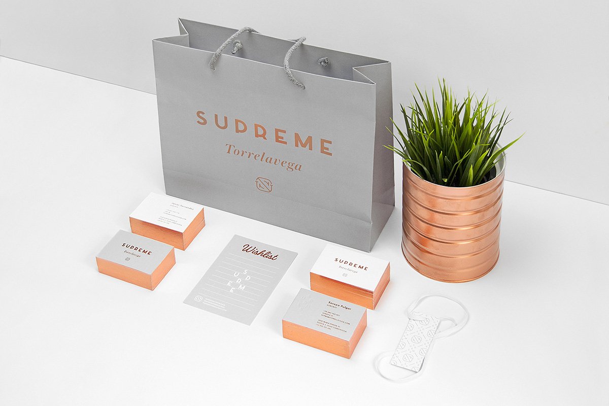 深圳品牌設計  深圳品牌策劃  Supreme服裝品牌形象設計  名片設計