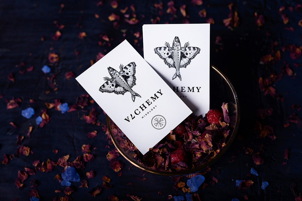 Alchemy Bar雞尾酒酒吧品牌設計欣賞,酒吧品牌設計，餐飲品牌設計，酒吧品牌策劃，酒吧品牌全案策劃，餐飲品牌策劃，深圳品牌設計，深圳品牌策劃，深圳品牌全案策劃，深圳品牌形象塑造，深圳包裝設計的，左右格局
