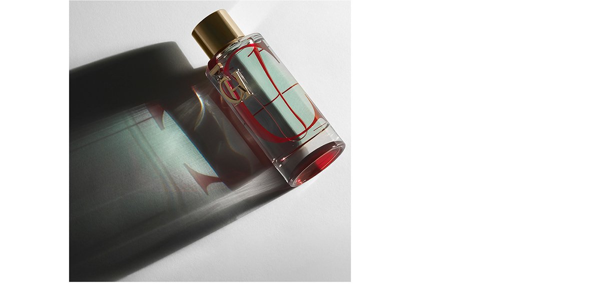 Carolina Herrera高端礦泉水品牌品牌設計欣賞，高端礦泉水品牌，礦泉水品牌設計，礦泉水品牌策劃，礦泉水品牌全案策劃，礦泉水品牌形象塑造，食品品牌設計，食品品牌策劃，深圳品牌設計，深圳品牌策劃，深圳品牌全案策劃，深圳品牌形象塑造，左右格局