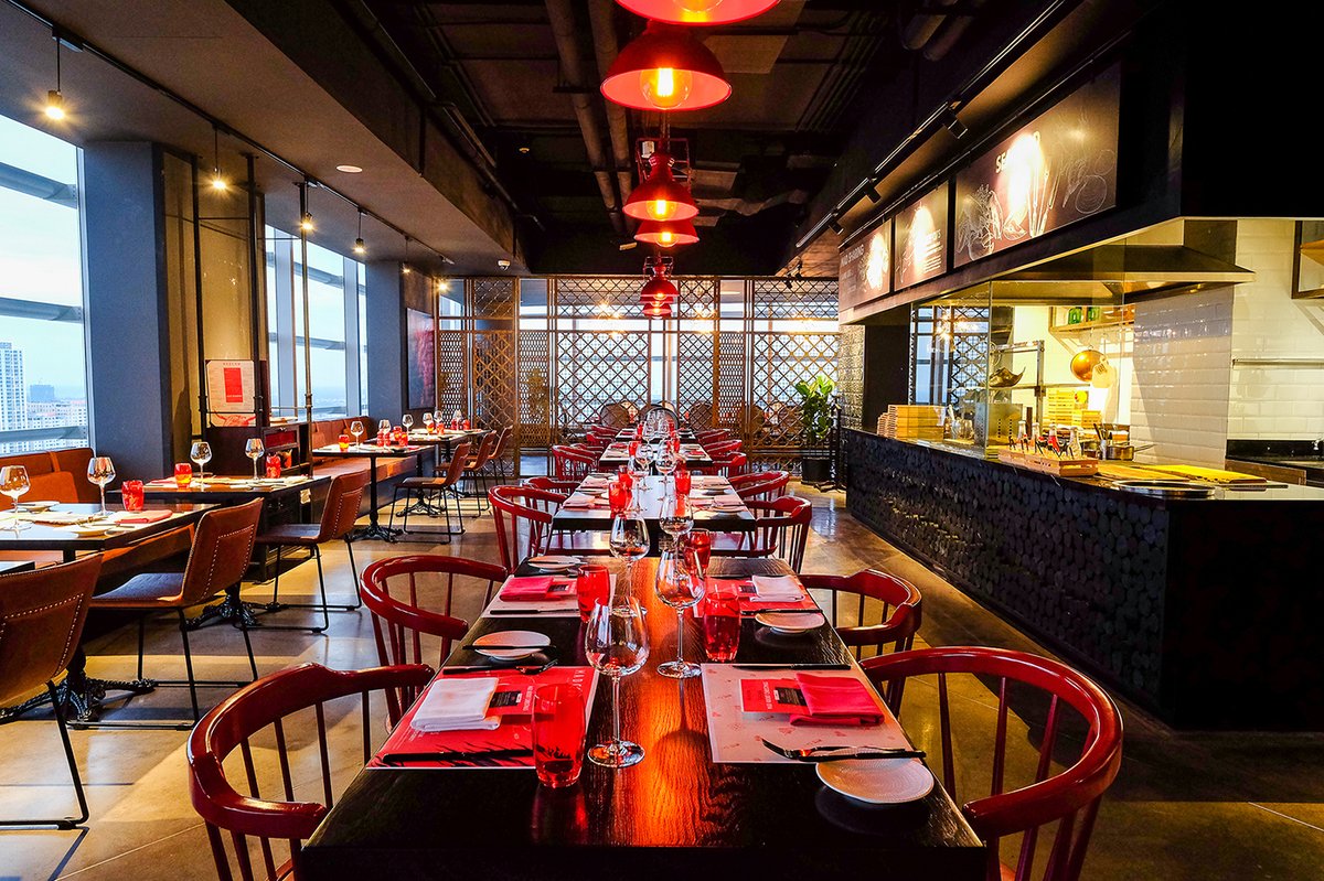 餐飲Mad Cow品牌策劃設計案例——燒烤與酒吧的完美結合，餐飲品牌設計，餐飲品品牌形象設計，品牌形象整合，餐飲品牌營銷，餐飲品牌戰略定位，品牌設計公司，品牌策劃公司，深圳品牌策劃，深圳品牌設計，左右格局