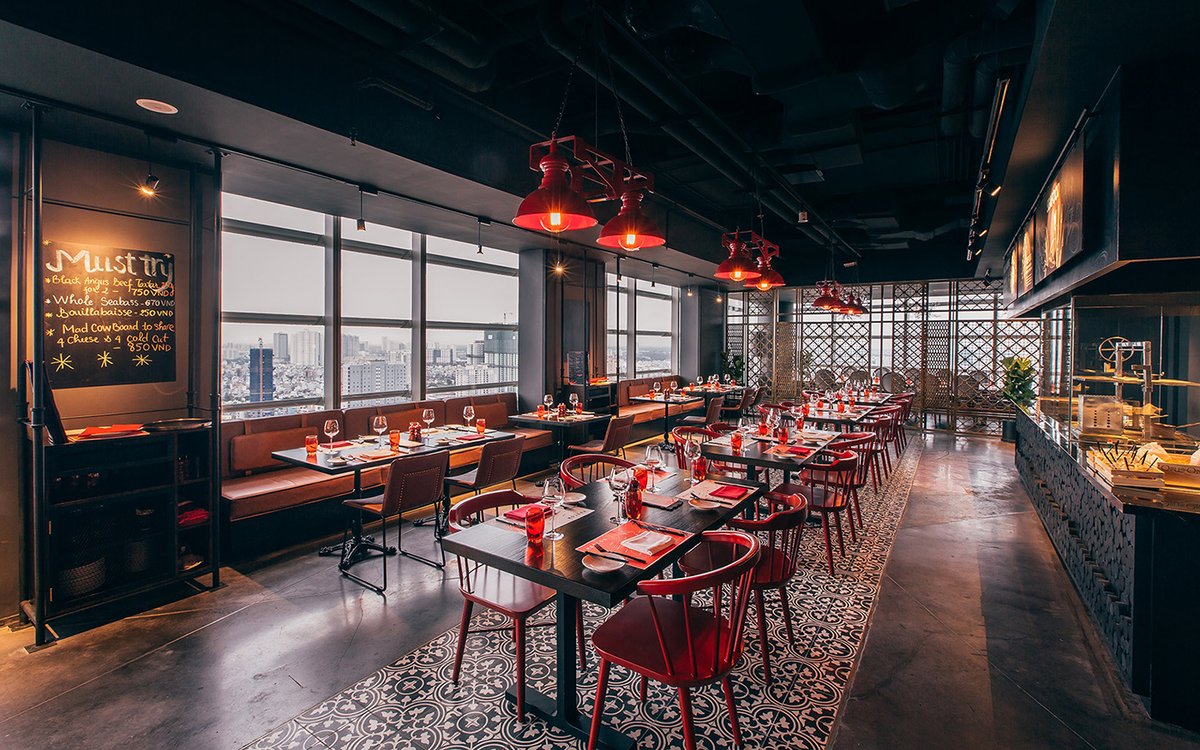 餐飲Mad Cow品牌策劃設計案例——燒烤與酒吧的完美結合，餐飲品牌設計，餐飲品品牌形象設計，品牌形象整合，餐飲品牌營銷，餐飲品牌戰略定位，品牌設計公司，品牌策劃公司，深圳品牌策劃，深圳品牌設計，左右格局
